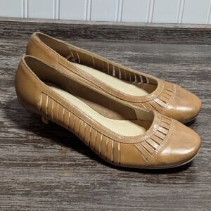 TCH Fashion Women's Tan Leather Slip On Kitten Heel Size 7